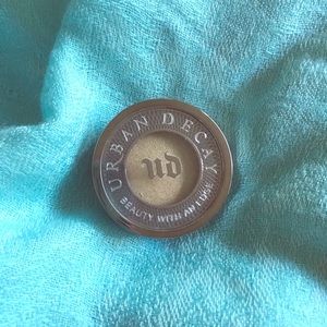 Urban Decay Eyeshadow In “Sideline”